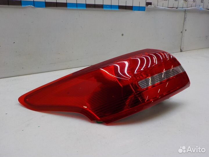 Фонарь задний левый наружный на Ford Focus III