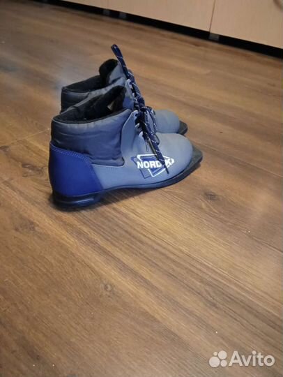 Лыжные ботинки nordik. Длина по стельке 26,5 см
