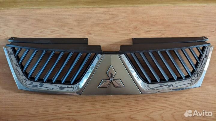 Решетка радиатора mitsubishi outlander xl