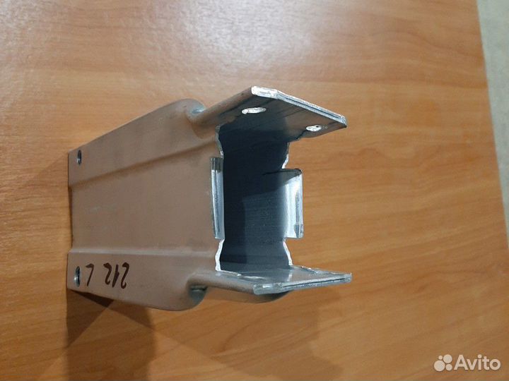 Mercedes E 212 демпфер усилитель бампера