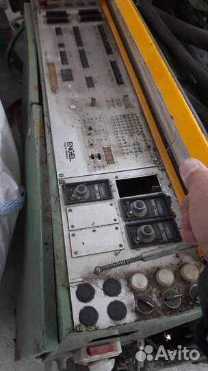 Термопластавтомат вертикальный