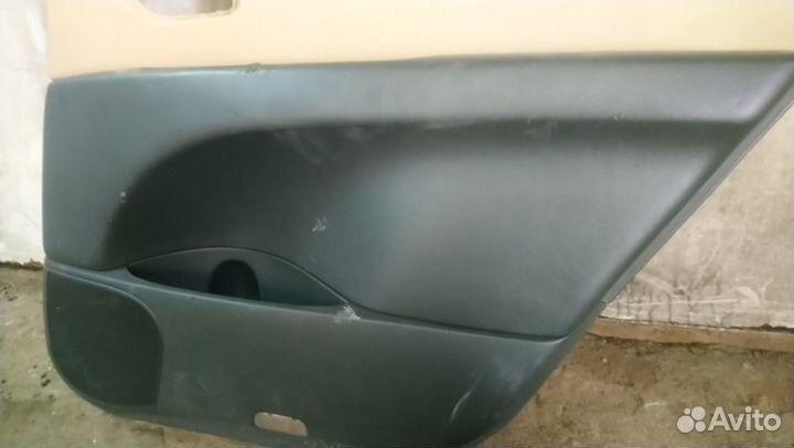 Дверная карта задняя правая Subaru Tribeca 2008