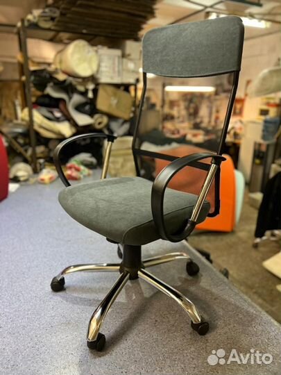 Офисное кресло