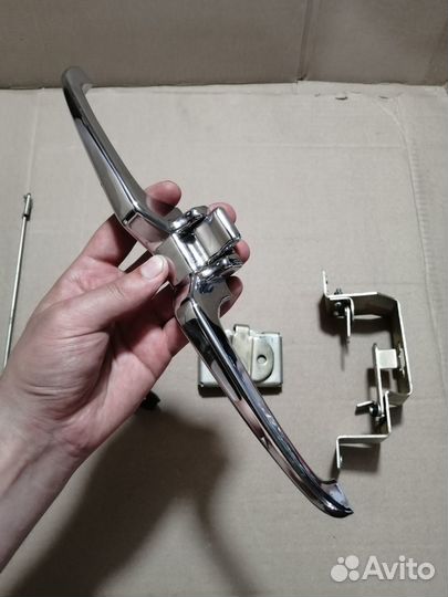 Новый замок багажника в сборе Волга универсал