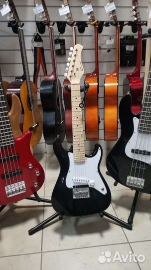 Электрогитара уменьшенная Caraya E100BK