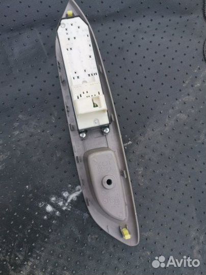 Блок управления стеклами передний правый Toyota