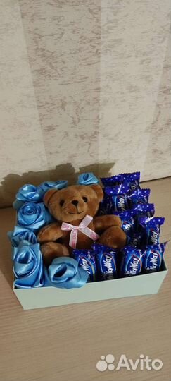 Букеты из цветов, мягких игрушек, конфет