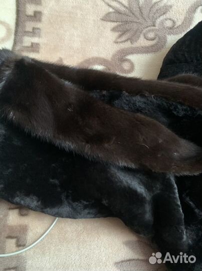 Шуба мутоновая с капюшоном из норки