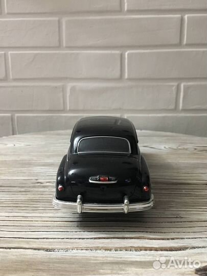 1/24 Модель авто Газ-12 Зим от RoadLegends