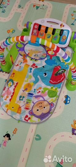 Развивающий коврик fisher price с пианино