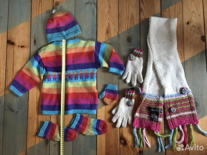 Шарф, перчатки, свитер, носочки, шапка
