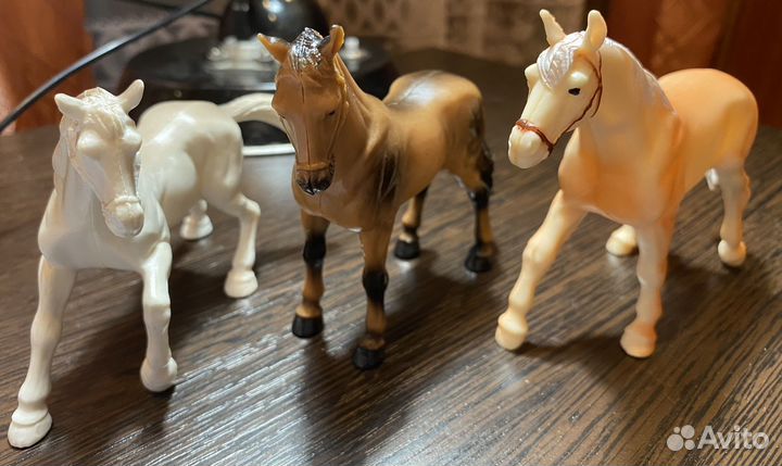 Фигурки лошадей