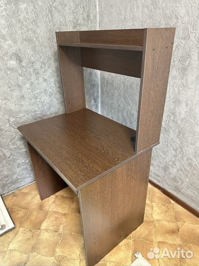 Игровое кресло и стол для компьютера