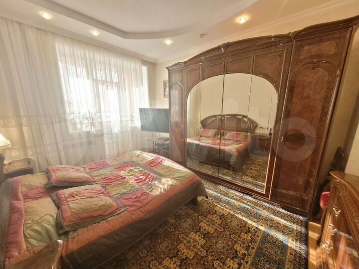 3-к. квартира, 100 м², 1/3 эт.