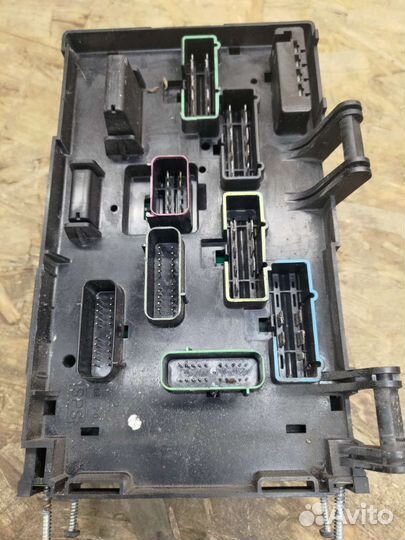 Блок предохранителей Додж караван 01-07г