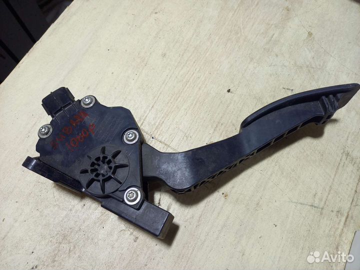 Педаль газа Subaru