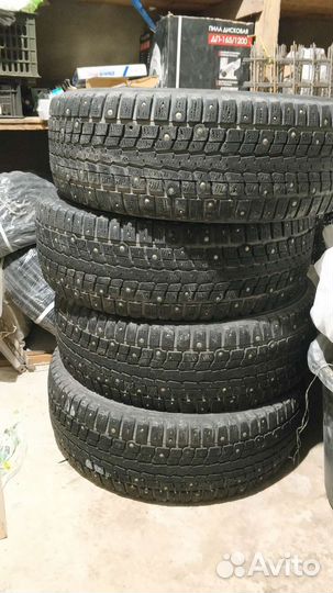 Dunlop SP Winter Ice 01 215/65 R16 102T