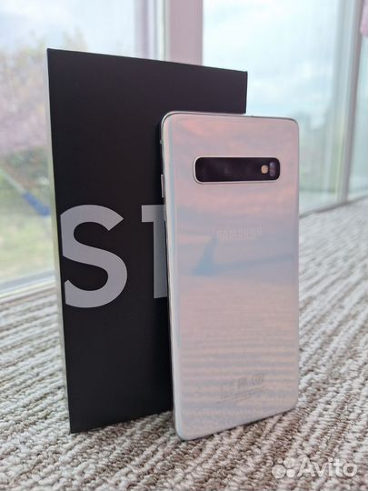 Samsung Galaxy S10, 8/128 ГБ