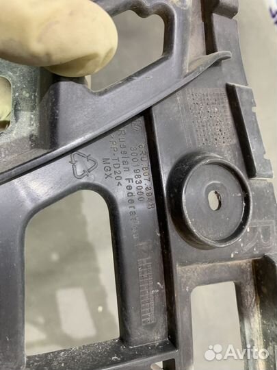 Крепление заднего бампера правое Volkswagen Polo