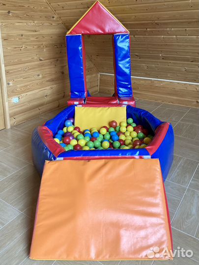 Сухой бассейн с шариками