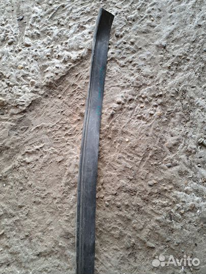 Уплотнитель капота Lancia libra