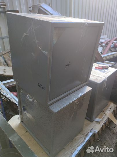 Сейф металлический с ключом