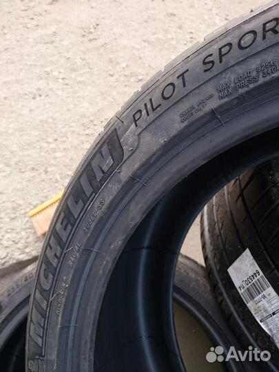 Michelin Pilot Sport 4 S 285/35 R19 103Y