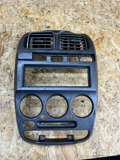 Рамка центральной консоли Hyundai Accent 1.5 2008