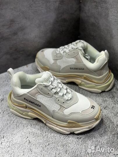 Кроссовки Balenciaga Triple S en cuir Baskets