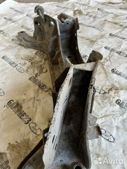 Подрамник задний Nissan Avenir