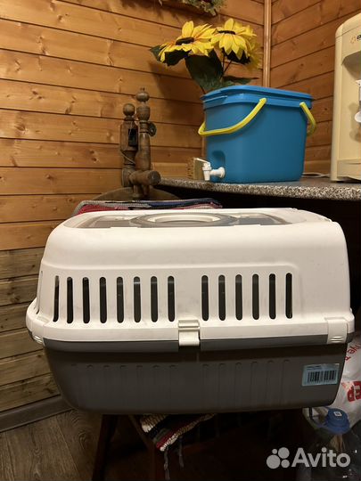 Пластиковая переноска для животных