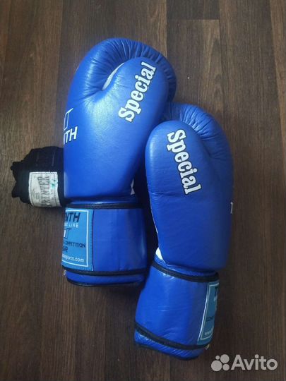 Боксерские перчатки