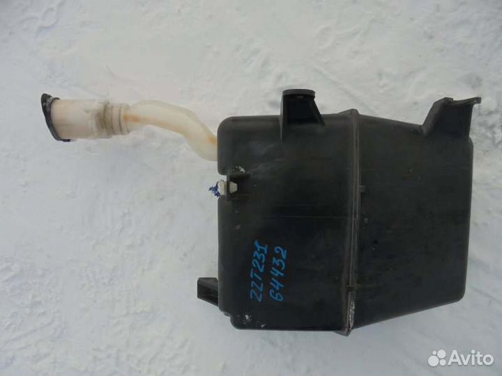 Бачок омывателя Toyota Celica ZZT231 2ZZ-GE