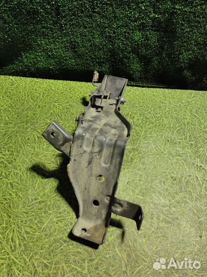 Крепление фары (кронштейн фары) левой Volvo FH