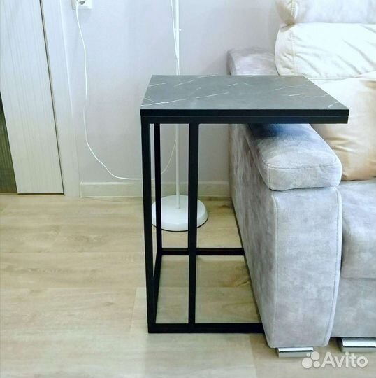 Интерьерный приставной столик