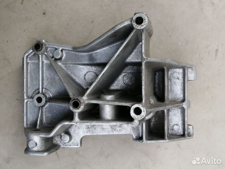 Кронштейн генератора для Citroen Xsara 2000-2005