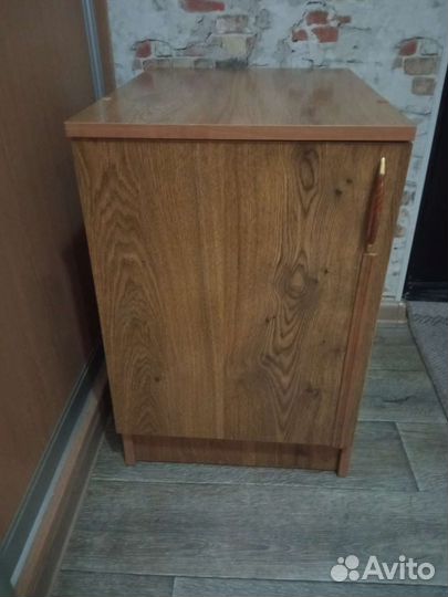 Тумбочка