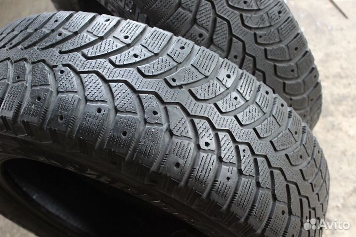 Bridgestone Blizzak Spike-01 205/65 R16 95T