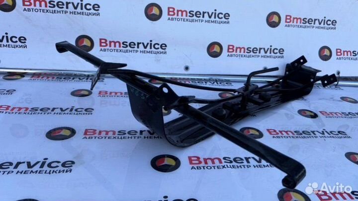 Крепление запаски Mercedes-Benz