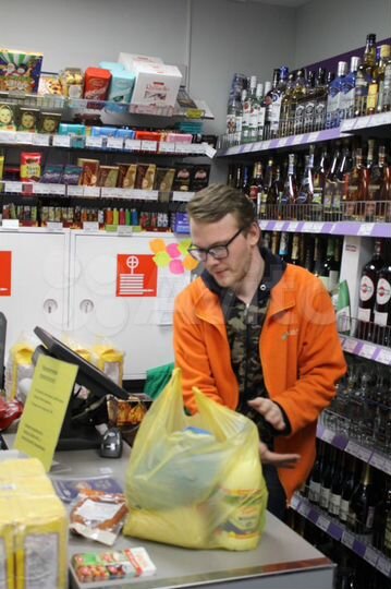 Торговое помещение в жилом доме, 165 м²