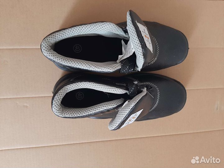 Ботинки мужские 40 размер новые