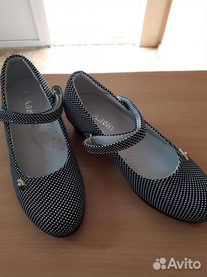 Туфли для девочки новые