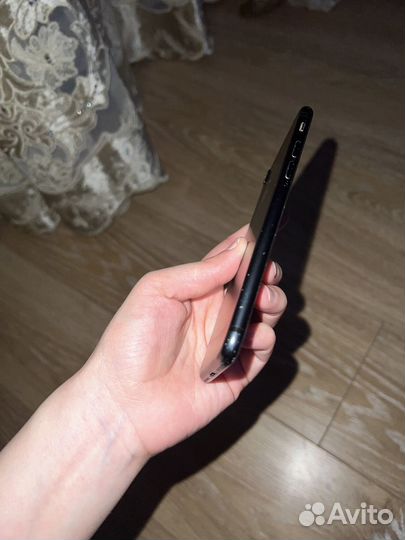 Телефон iPhone 7