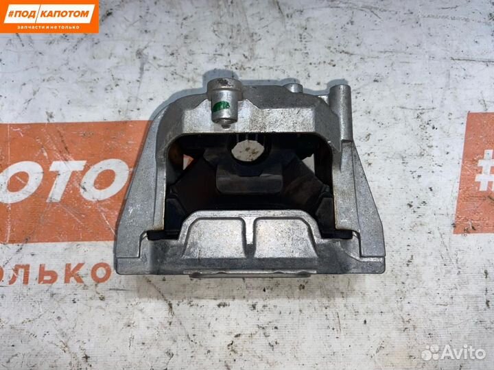Подушка крепления двигателя правая Volkswagen Golf