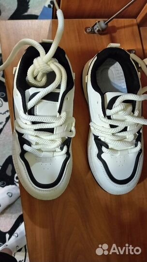 Женские кроссовки новые 36-37