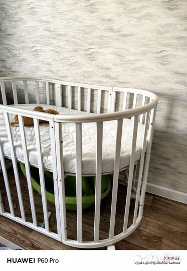 Детская кроватка с маятником круглая