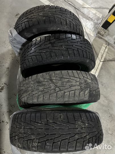 Nokian Tyres Hakkapeliitta R 215/70 R16