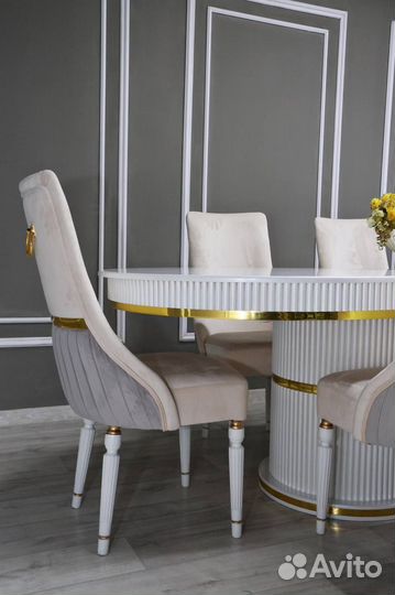 Кухонный стол и стулья новые