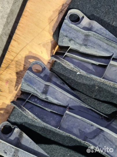 Пыльник крыла левый Toyota Corolla E150 1.6 1ZR-FE