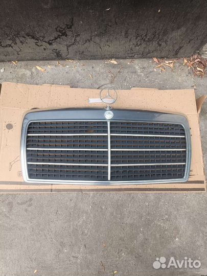 Решётка капота Мерседес 124
